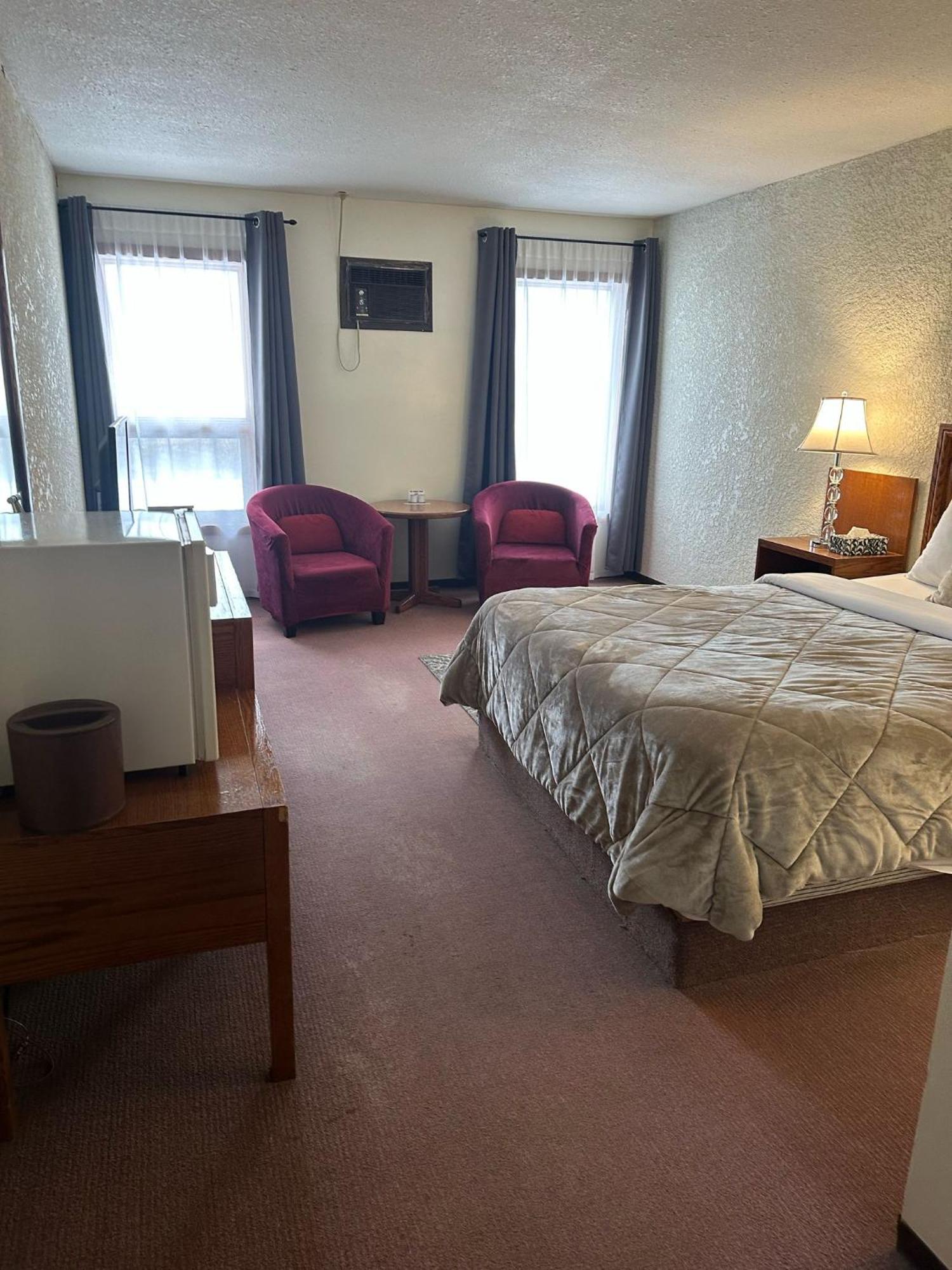 Maple Creek Motor Inn Dış mekan fotoğraf
