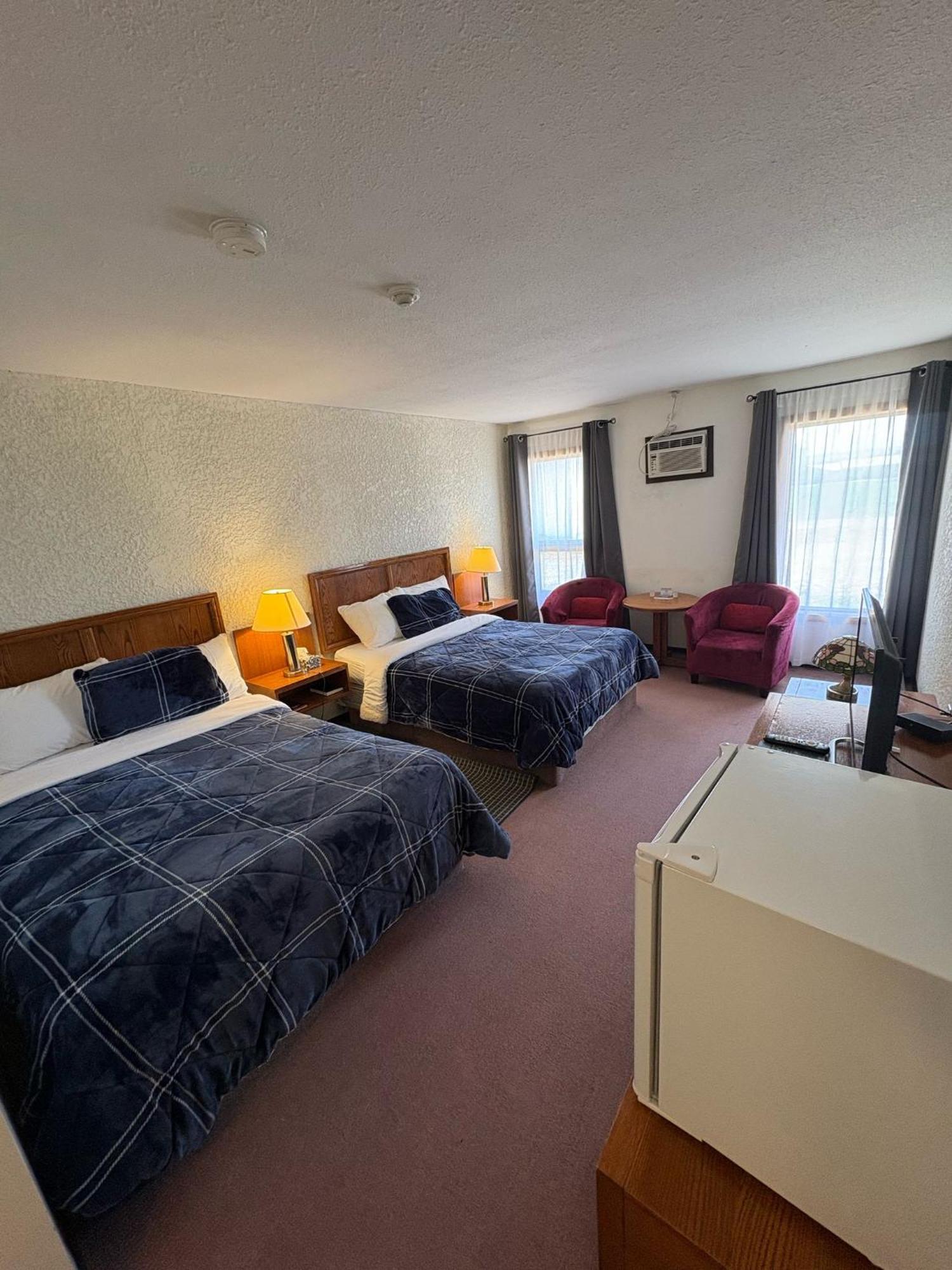 Maple Creek Motor Inn Dış mekan fotoğraf