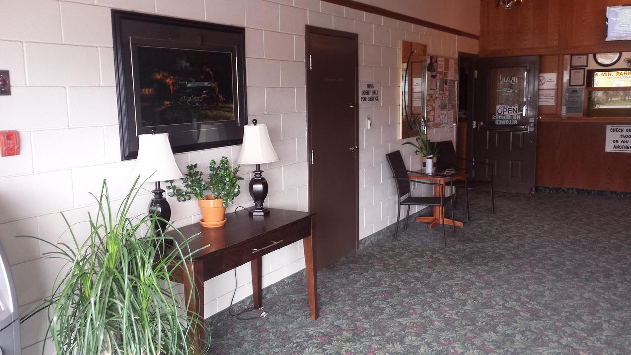 Maple Creek Motor Inn Dış mekan fotoğraf