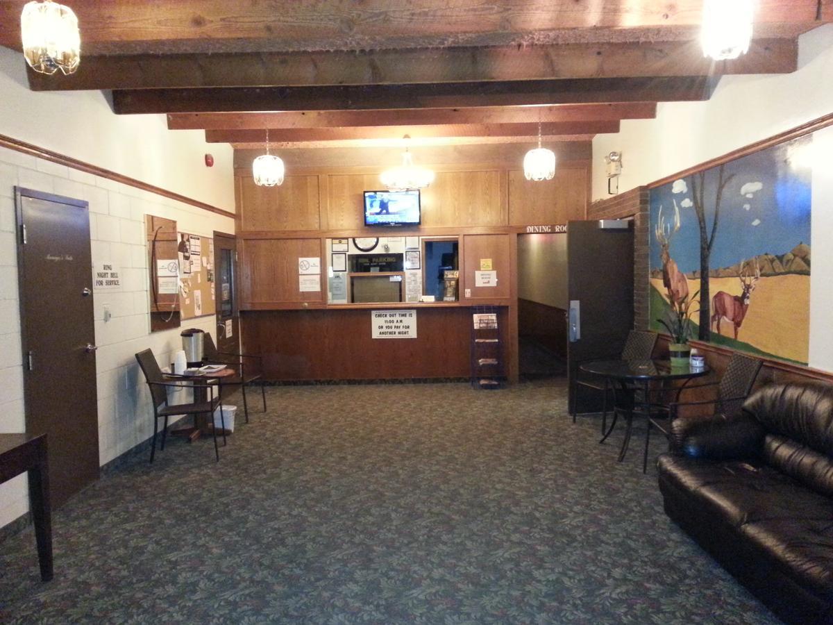 Maple Creek Motor Inn Dış mekan fotoğraf