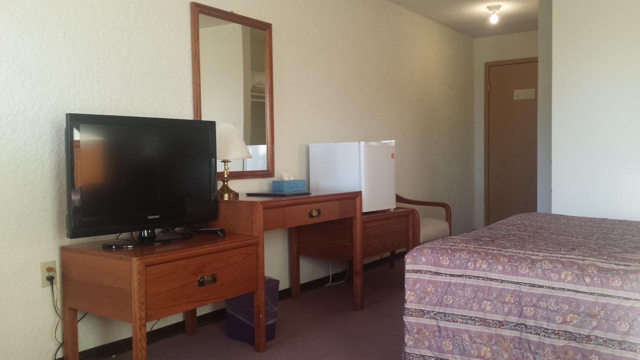Maple Creek Motor Inn Dış mekan fotoğraf