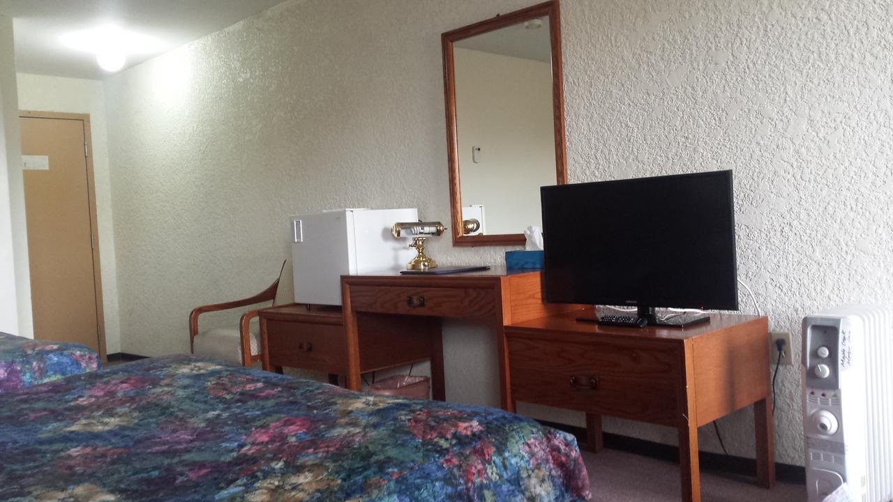 Maple Creek Motor Inn Dış mekan fotoğraf