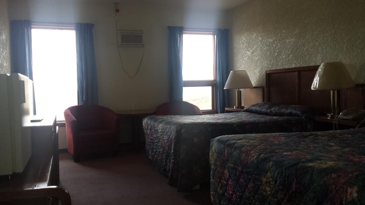 Maple Creek Motor Inn Dış mekan fotoğraf