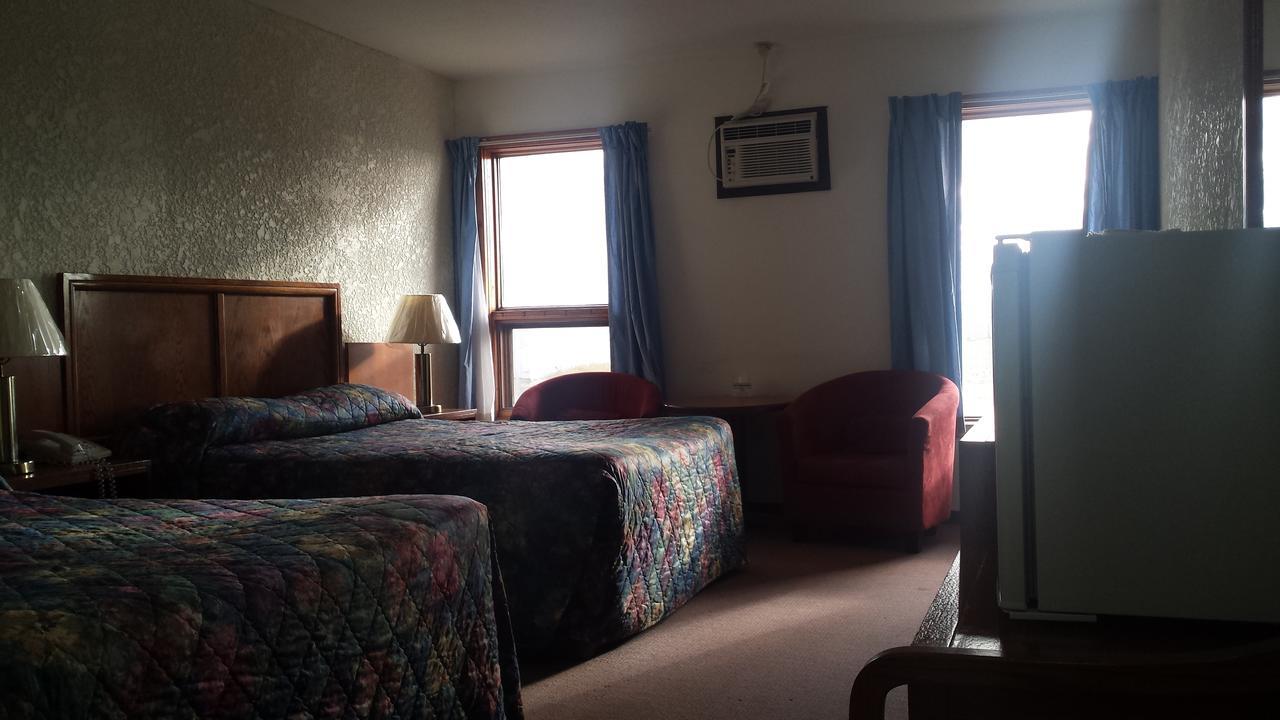 Maple Creek Motor Inn Dış mekan fotoğraf